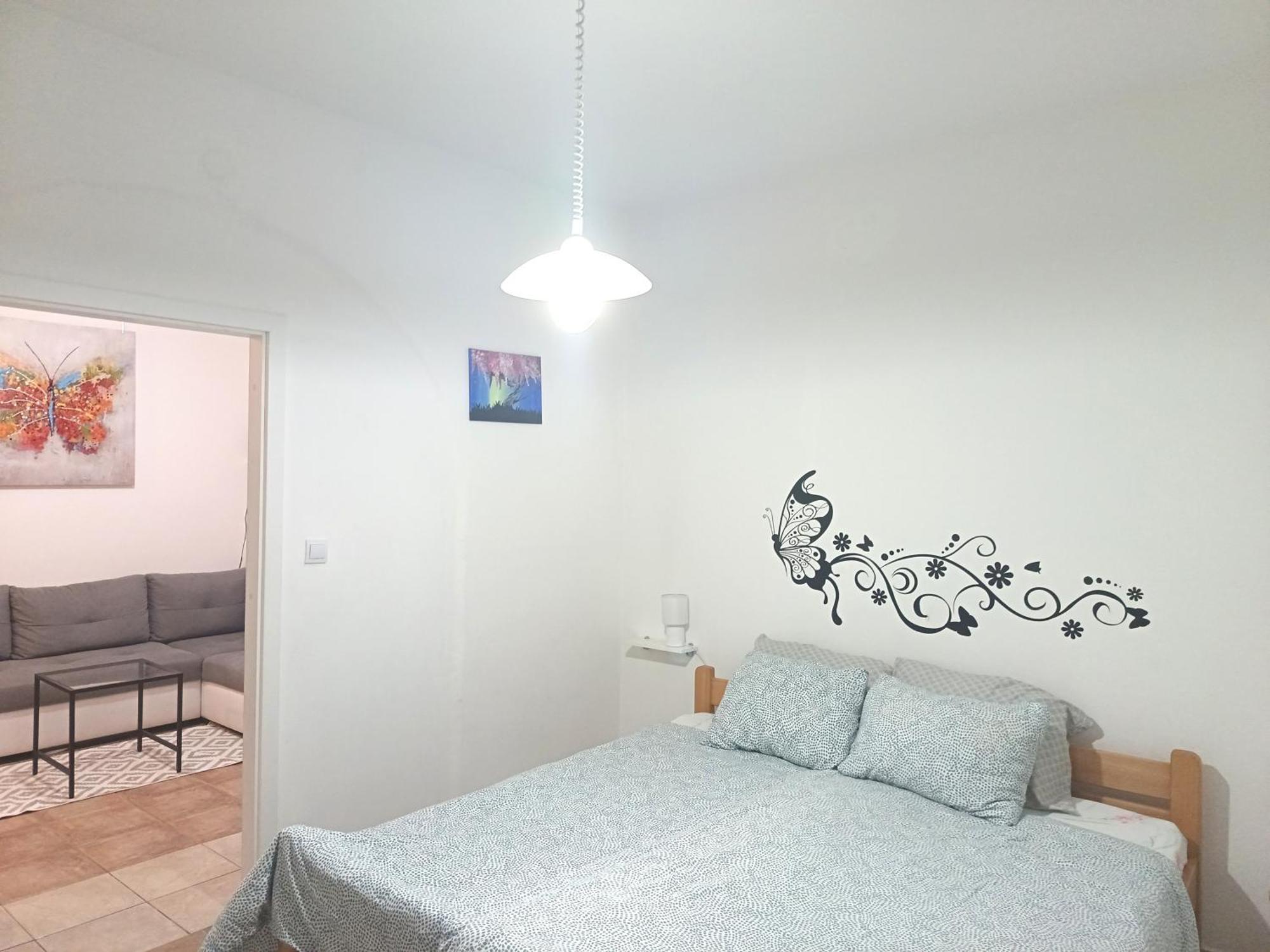 Lara - Apartment Near The Beach Vrbnik Extérieur photo